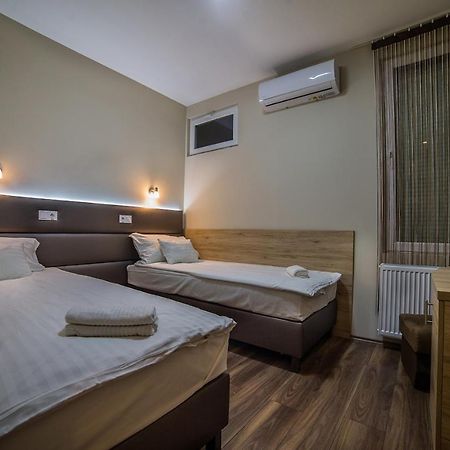 Sztar Motel Etterem Balassagyarmat Екстер'єр фото