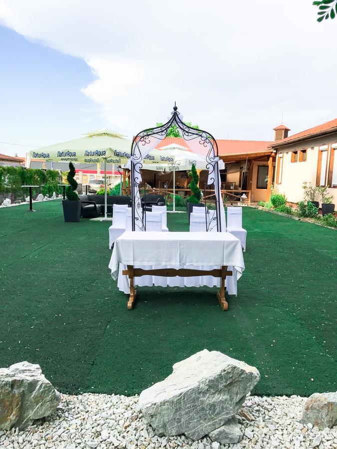 Sztar Motel Etterem Balassagyarmat Екстер'єр фото