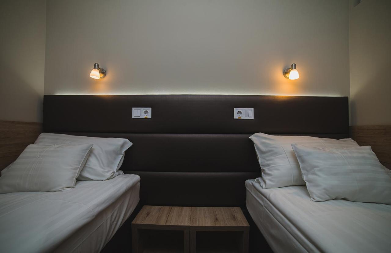 Sztar Motel Etterem Balassagyarmat Екстер'єр фото