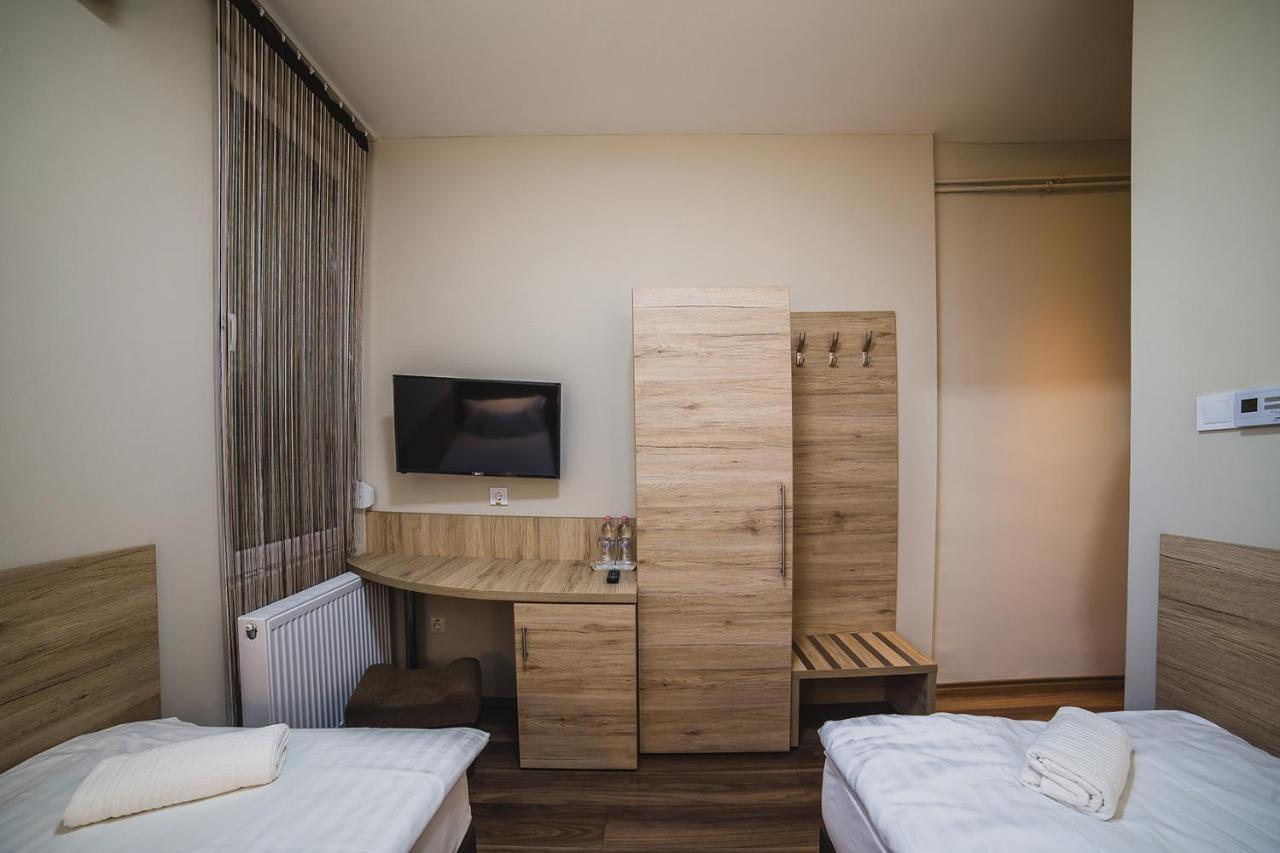 Sztar Motel Etterem Balassagyarmat Екстер'єр фото